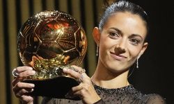 اللاعبة الإسبانية ايتانا بونماتي تفوز بجائزة الكرة الذهبية للسيدات للمرة الثالثة على التوالي.